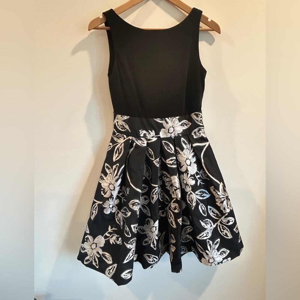 Lauren RL Size 2 Holiday Party Dress A-Line Sleeveless Black Floral Brocade